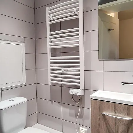 Lumineux 3 Pièces Au Pied Des Pistes Avec Piscine - Fr-1-425-133 *