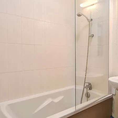 Lumineux 3 Pièces Au Pied Des Pistes Avec Piscine - Fr-1-425-133